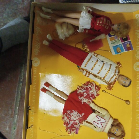 Barbie Ken and Midge on parade gift set - Picture 2 of 2